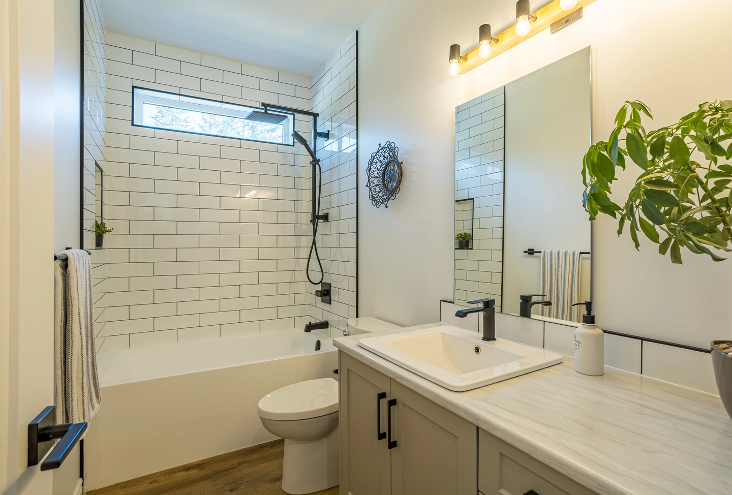 Twin Lakes Road Covered Porch